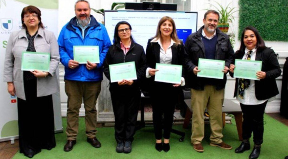 Alumnos_reciben_certificado_de_curso_sobre_transformaci__n_cultural_en_sustentabilidad_en__UesP__blicas