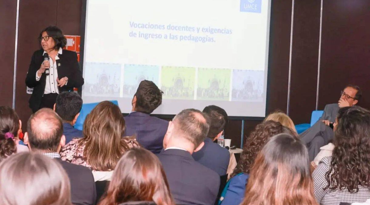 CUECh_estuvo_presente_en_seminario_sobre_vocaciones_docentes_y_exigencias_de_ingreso_a_las_pedagog__as