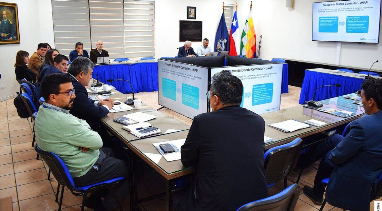 Comenz___trabajo_de_Comisi__n_Curricular_para_crear_futura_Escuela_de_Medicina_UNAP_en_Iquique