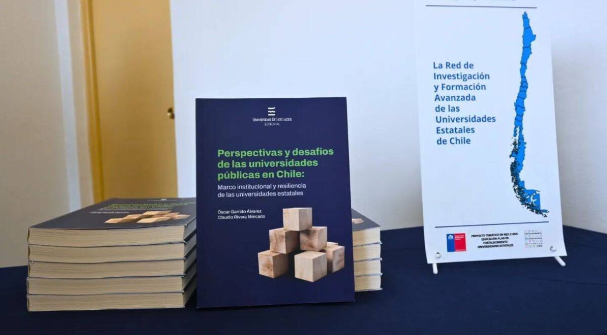 Con_pr__logo_de_Bachelet_Lanzan_libro_que_recopila_las_transformaciones_de_las__UesP__blicas_durante_dos_d__cadas