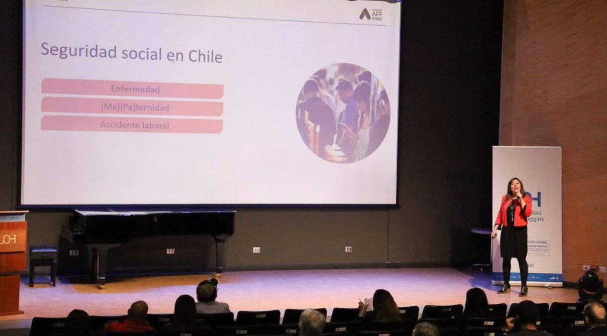 Emprendedorases_de_O___Higgins_exploraron_el_potencial_de_la_IA_en_cumbre_desarrollada_en_la_UOH