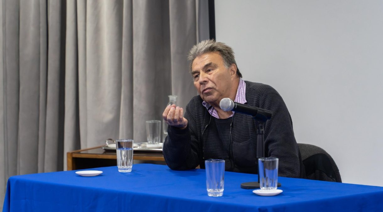 Eric Goles, Premio Nacional de Ciencias Exactas, abordó la evolución de la IA en charla realizada en la UA