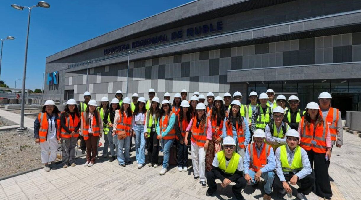 Estudiantes_de_Medicina_UBB_recorren_instalaciones_del_futuro_Hospital_Regional_de___uble