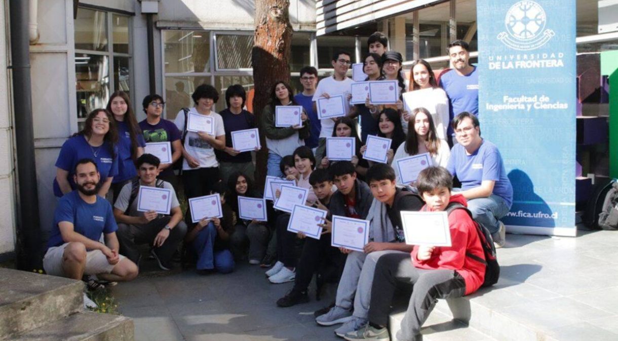 Fundaci__n_Mustakis_y_estudiantes_de_la_UFRO_acercan_el_mundo_STEM_a_escolares_de_la_regi__n