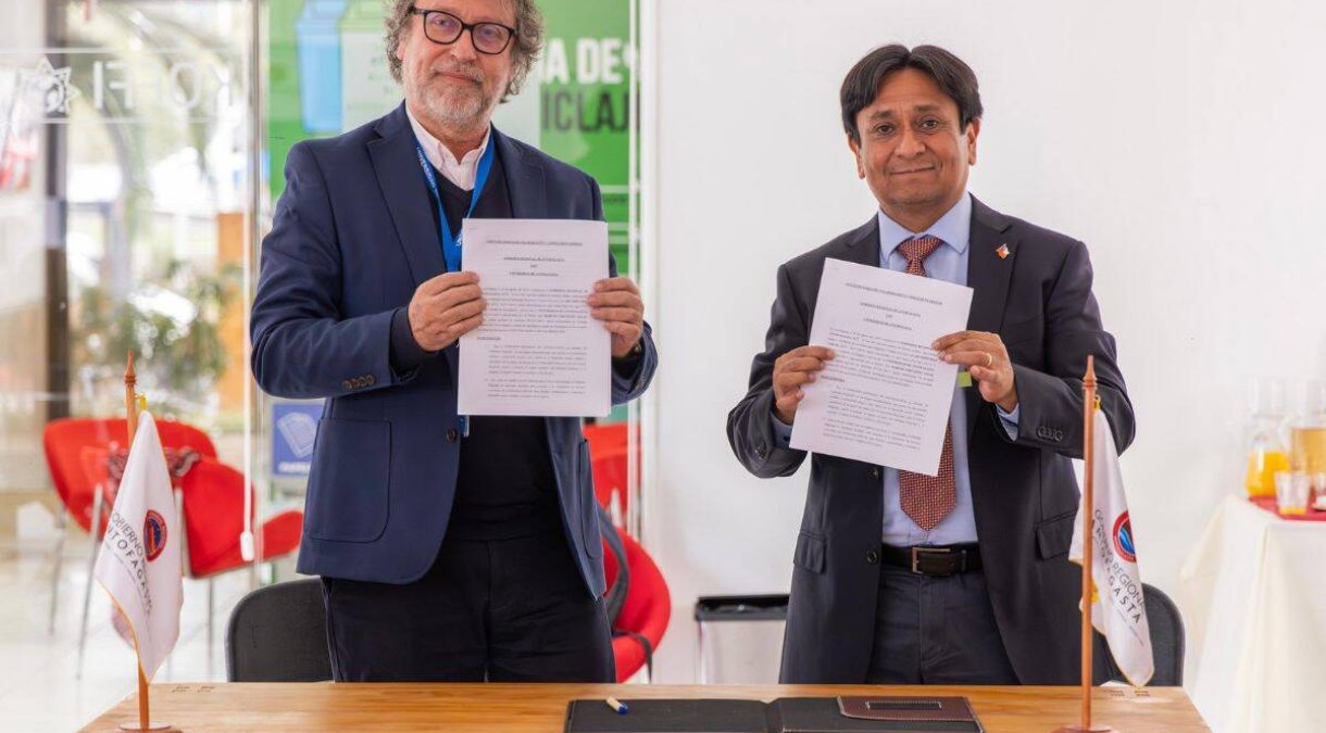 Gore_y_UA_firman_convenio_para_potenciar_Astronom__a_y_Ciencias_Espaciales_de_la_regi__n