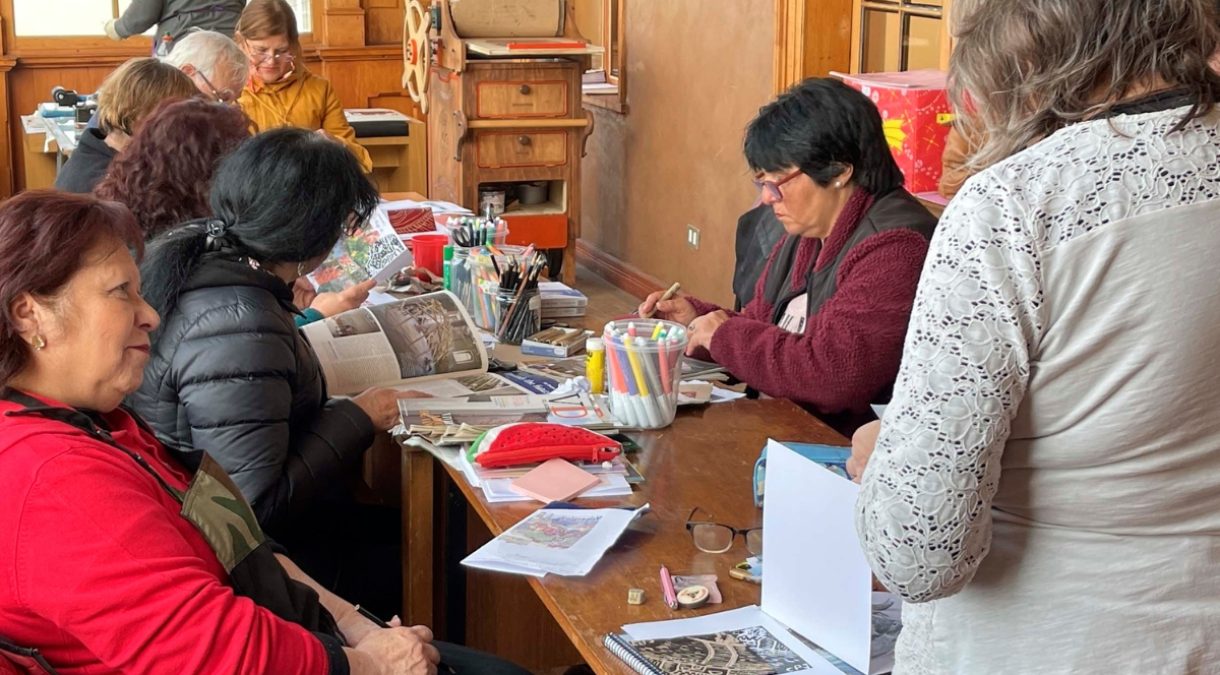 MUG UPLA y Puerto Valparaíso realizan talleres artísticos gratuitos para personas mayores