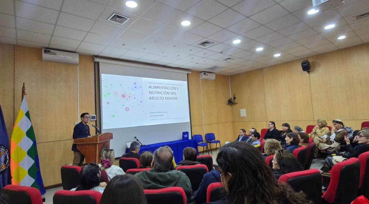 Personas Mayores de Iquique participan en Jornada Saludable del CIES y UNAP