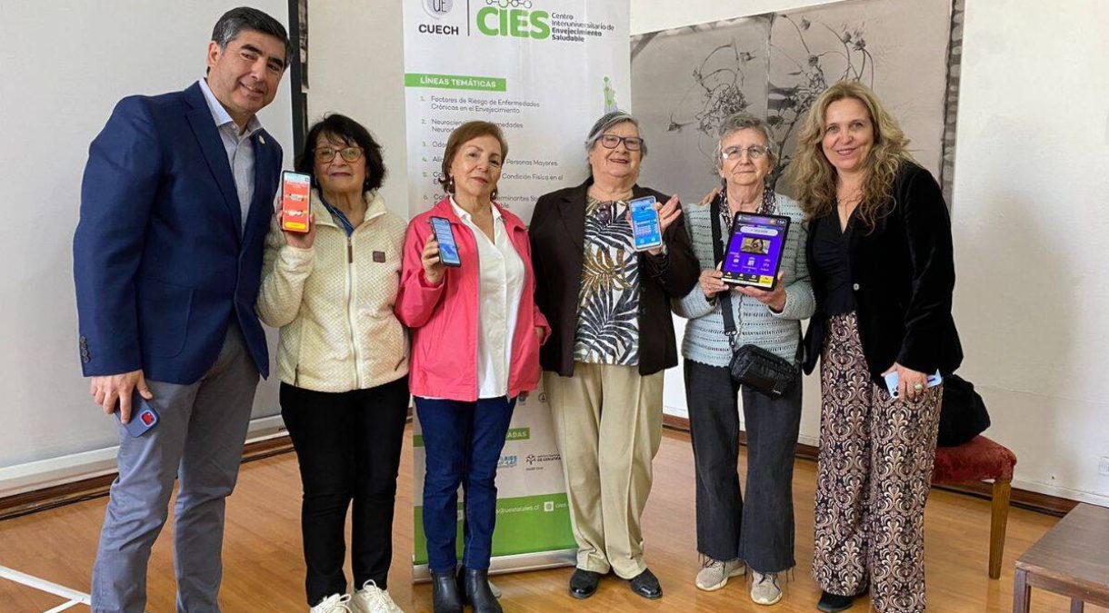 Personas_mayores_aprenden_sobre_salud_oral_mediante_app_m__vil_desarrollada_por_el_CIES