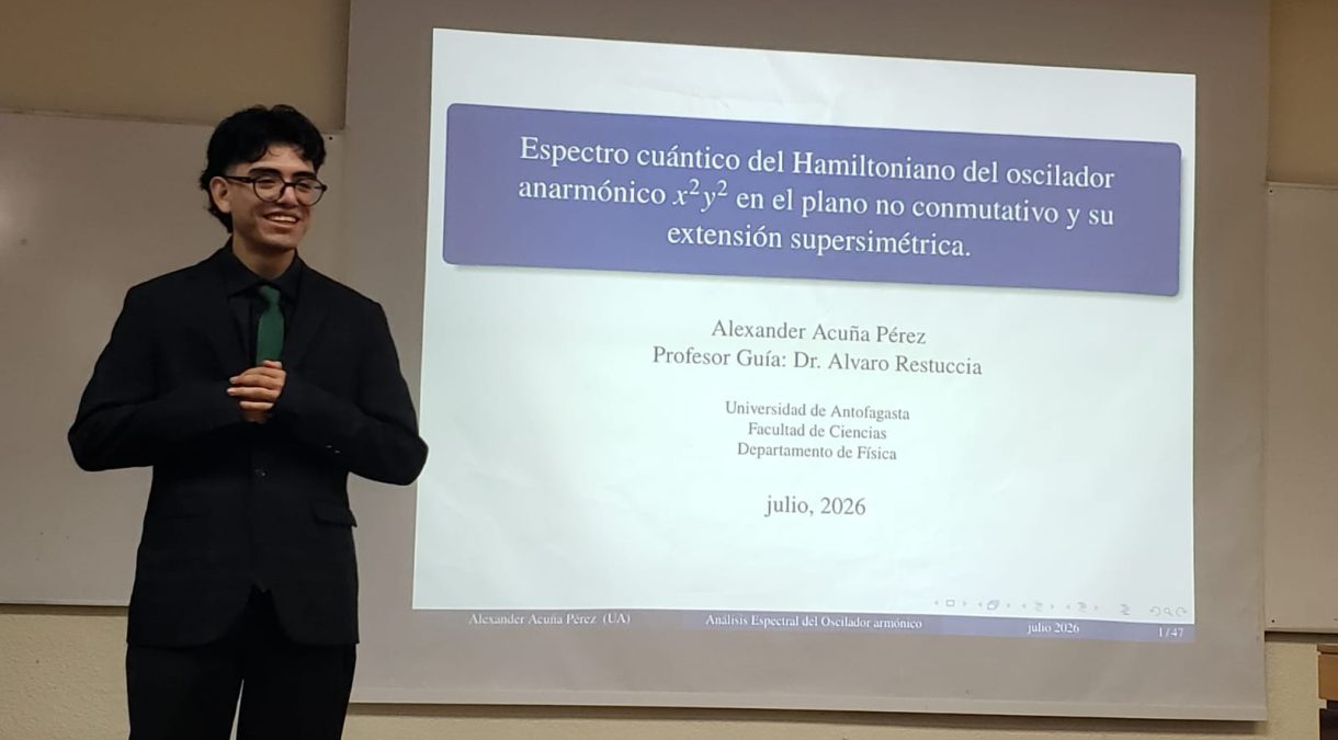 Primer egresado Licenciatura en Física (2)