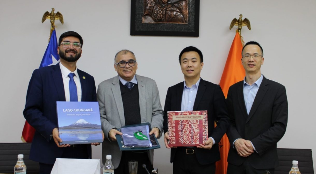 Rector de la UTA se reunió con CEO de Huawei en Chile