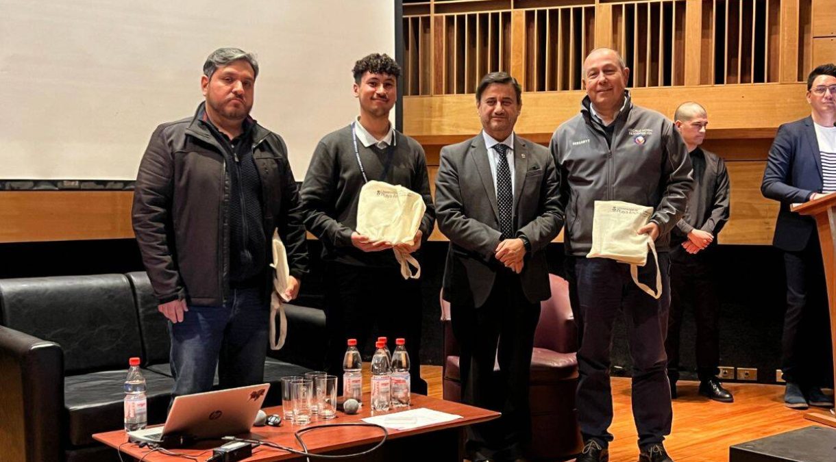 Seremi_de_Transportes_present___en_la_UPLA_las_rutas_de_los_nuevos_buses_el__ctricos_para_Valpara__so