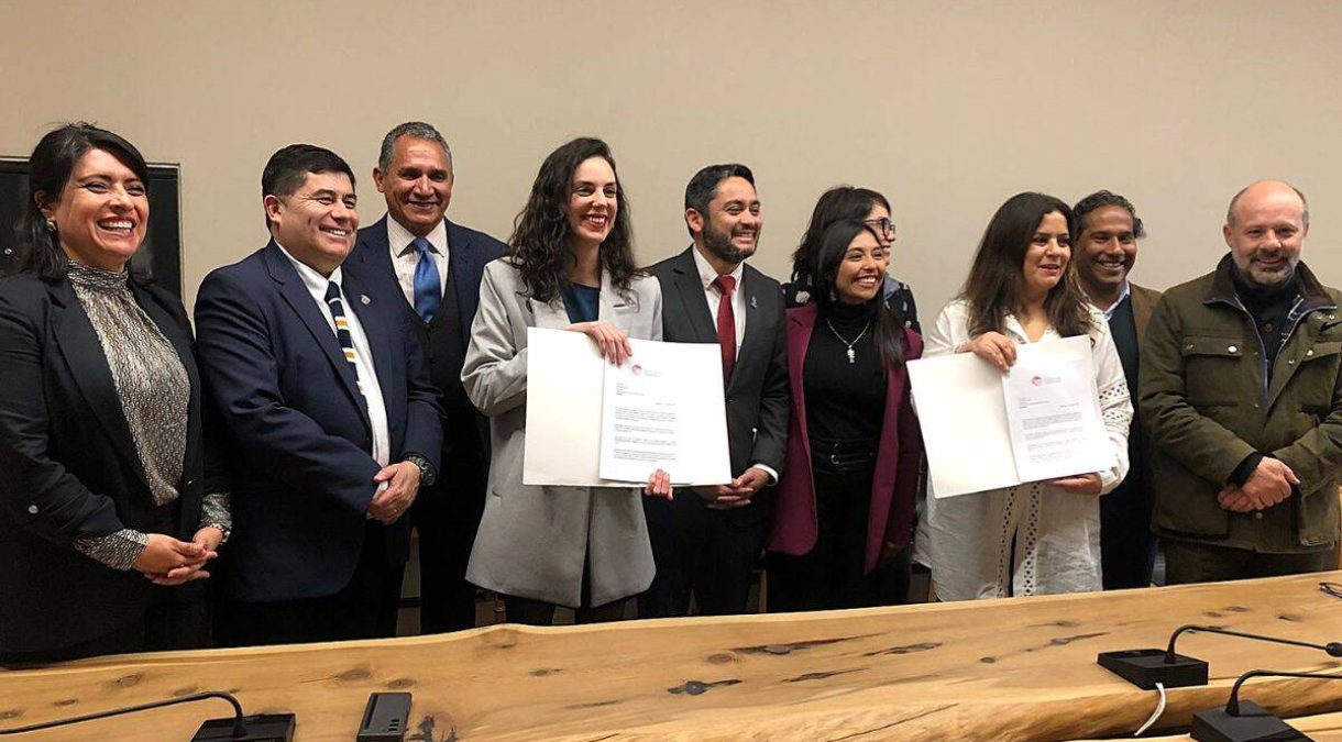 UNAP_lider___hist__rica_comitiva_regional_que_solicit___postular_Geoglifos_de_Pintados_como_Patrimonio_Mundial_UNESCO