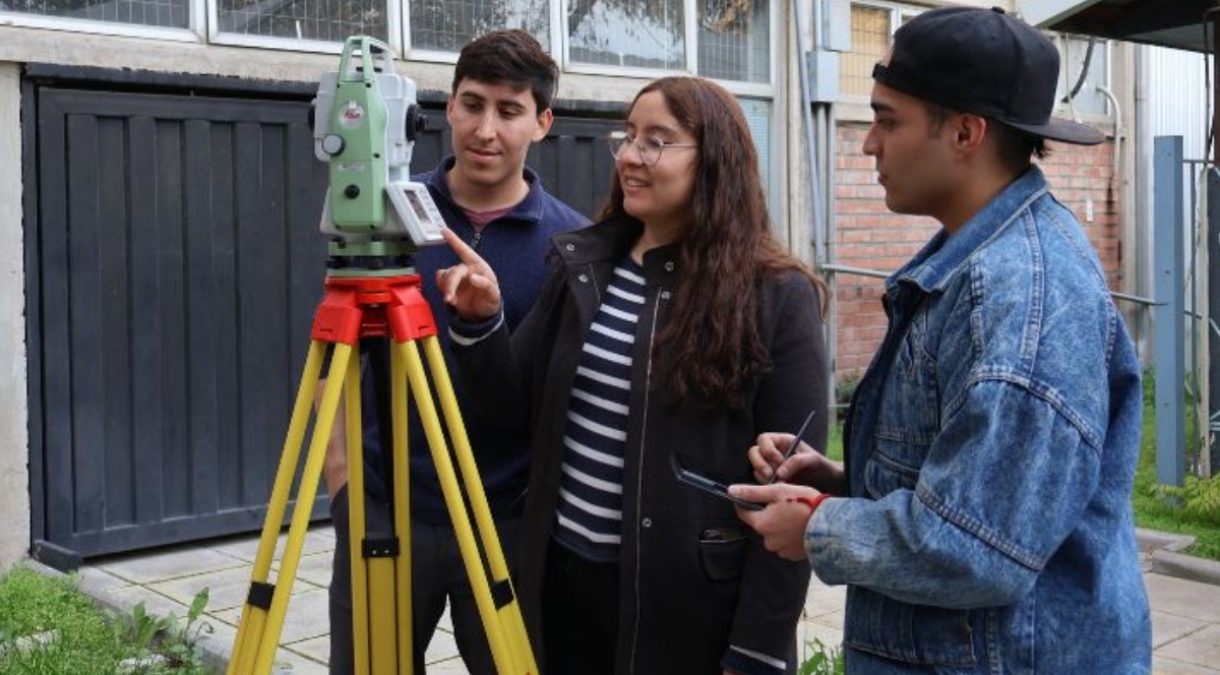 UTEM impulsa proyecto interdisciplinario para estudiar potencial eólico del Campus Ñuñoa