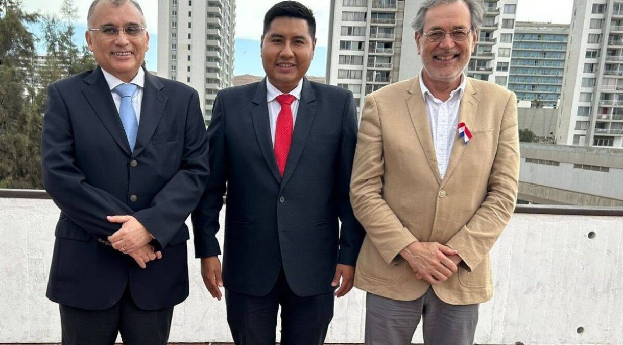 UTarapac___integra_mesa_para_la_formaci__n_de_m__dicos_especialistas_en_Arica_y_Parinacota