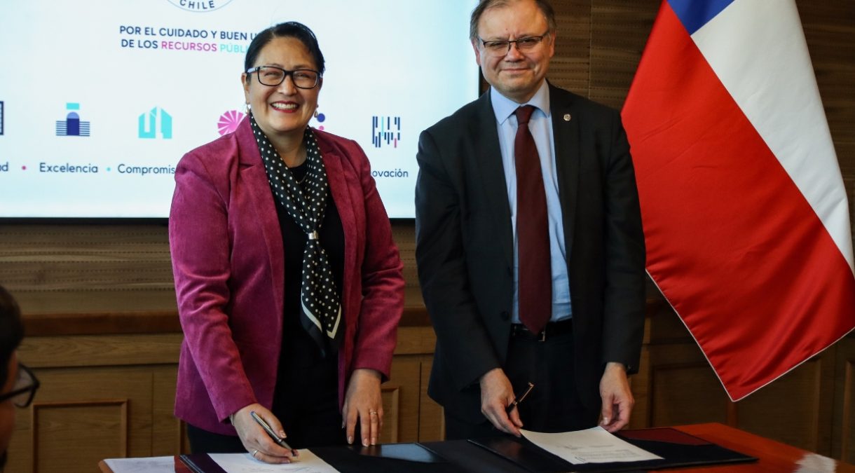 UV firma convenio de prácticas y pasantías junto a la Contraloría General de la República