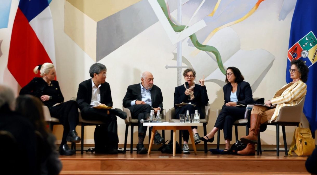 Universidad de Chile reúne a Premio Nobel y referentes globales en debate sobre el futuro de la democracia