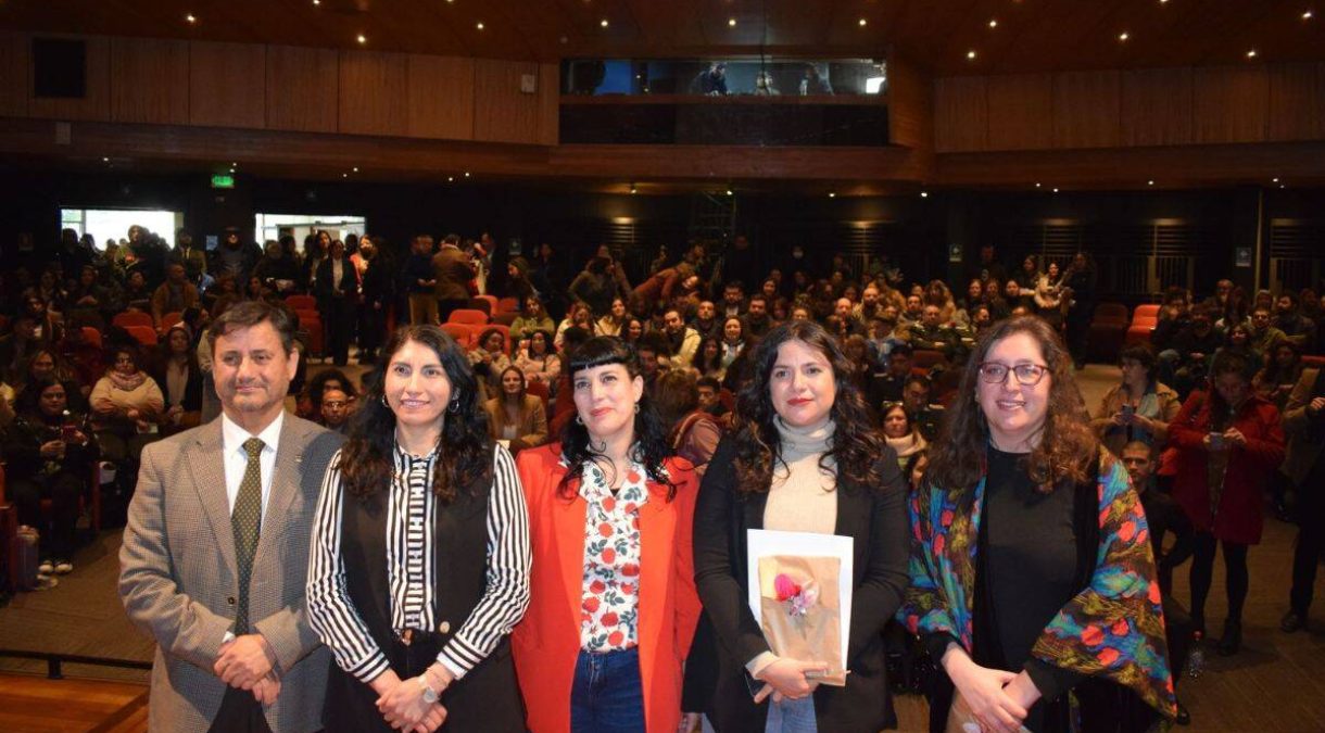 antonia-orellana-ministra-de-la-mujer-presenta-oficialmente-la-ley-karin-en-la-upla