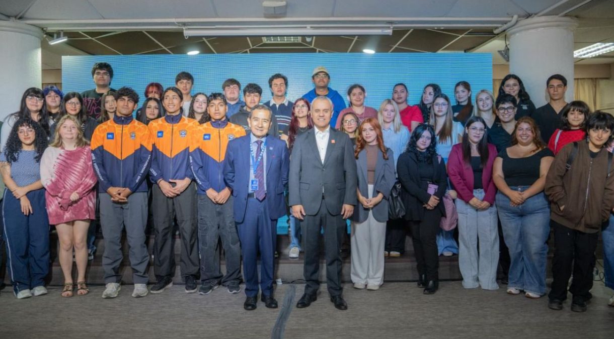 portada_ua_año_academico