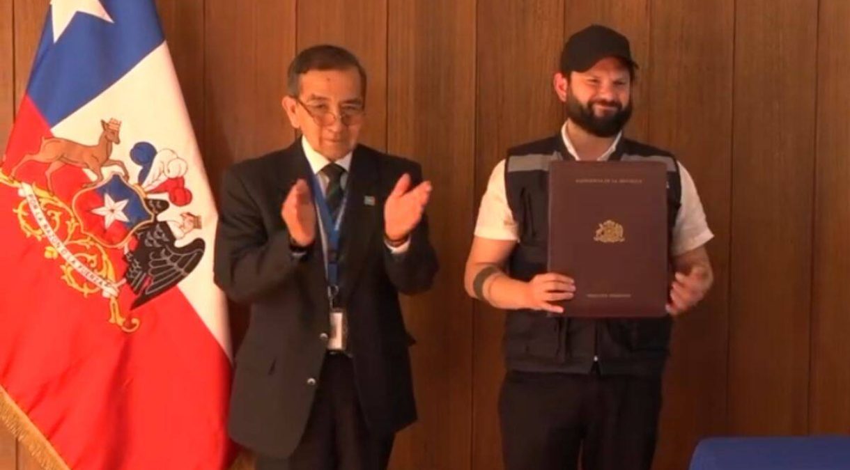 presidente-boric-rector-cikutovic-compromiso-creacion-sede-ua-calama