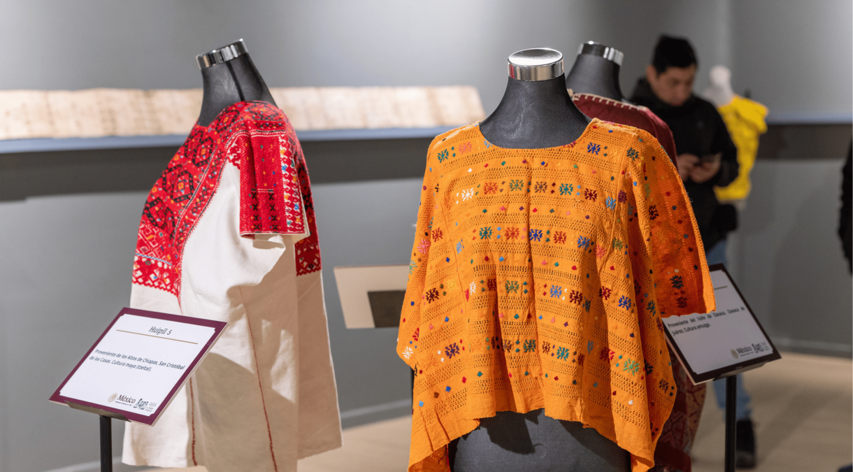 ufro-embajada-mexico-muestra-tesoros-mesoamerica-codices-joyeria-textiles-indigenas_1